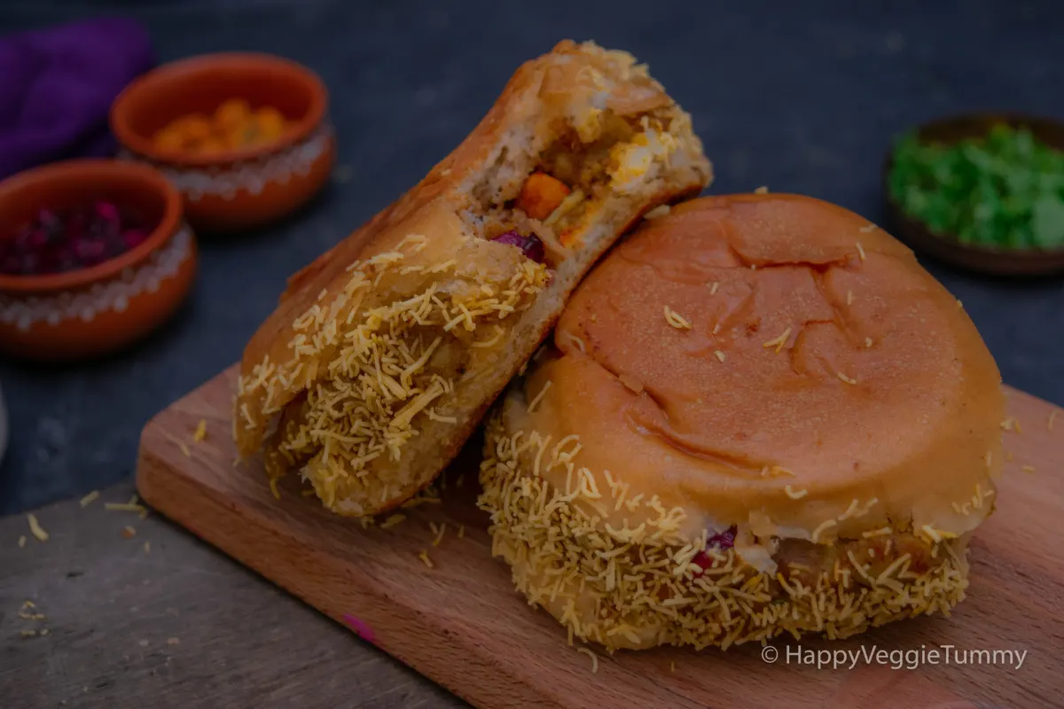 Kutchi Dabeli Recipe — Gujarati Street-Food Pav Snack