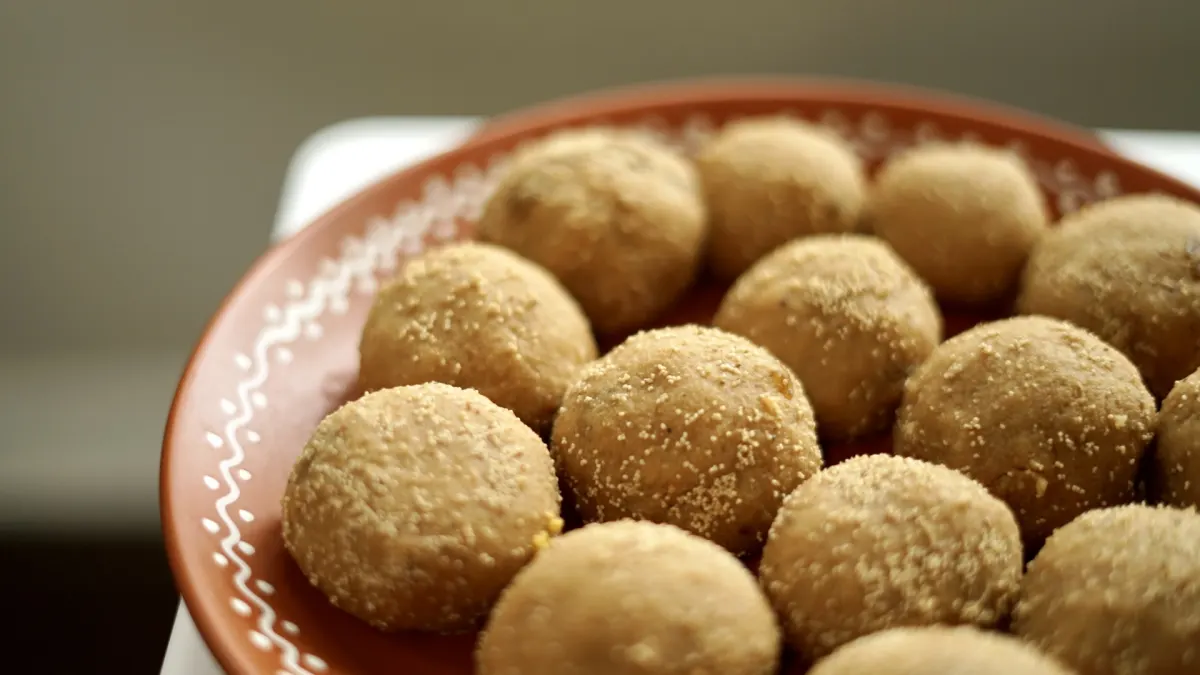 Churma Laddoo — Air-Fryer Wheat Flour Ghee Ladoo
